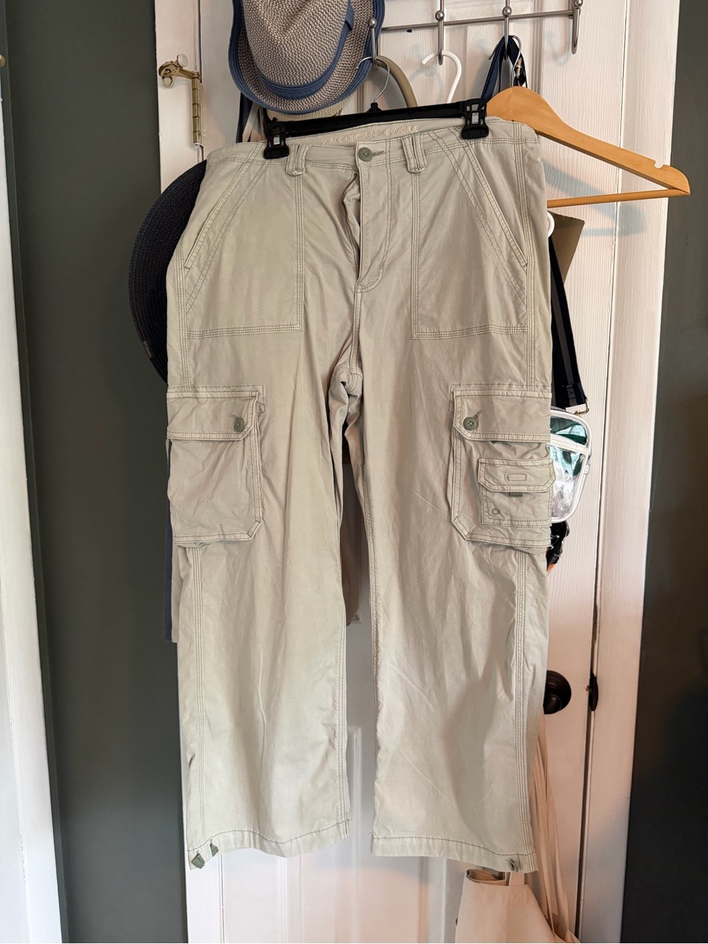 AE women’s Cargo Pants - Lightweight Utility Style size 14 short